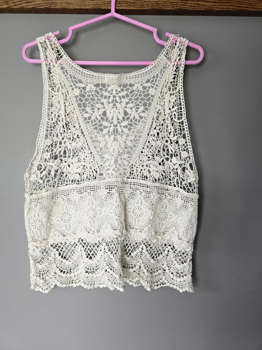 100% Cotton. Garage Cream Crochet Lace Tank Top In Size Medium - Picture 2 of 4